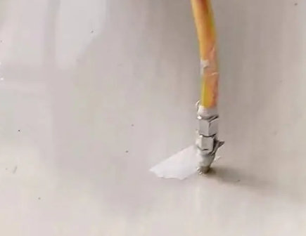 垫江瓷砖空鼓维修公司专业解答在瓷砖铺贴过程中，如果使用的砂料过粗（如全部使用了粗砂），可能会导致以下问题